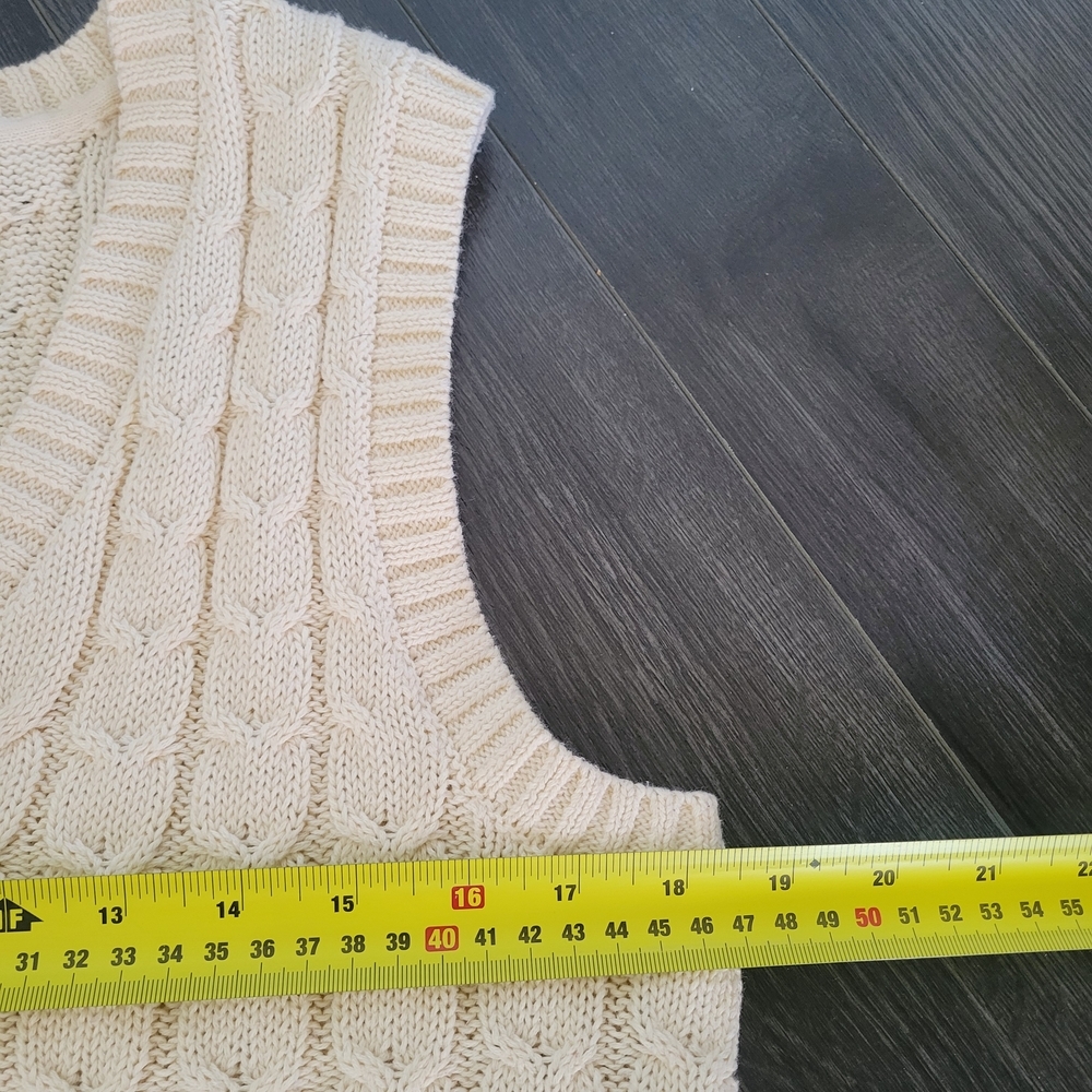 CUPCAKES & CASHMERE Size M Cream Cable Knit V-Neck Sweater Vest - Picture 7 of 8